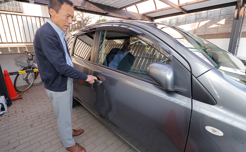 車の鍵の紛失時の対処法や、鍵の開錠・複製方法をご案内します